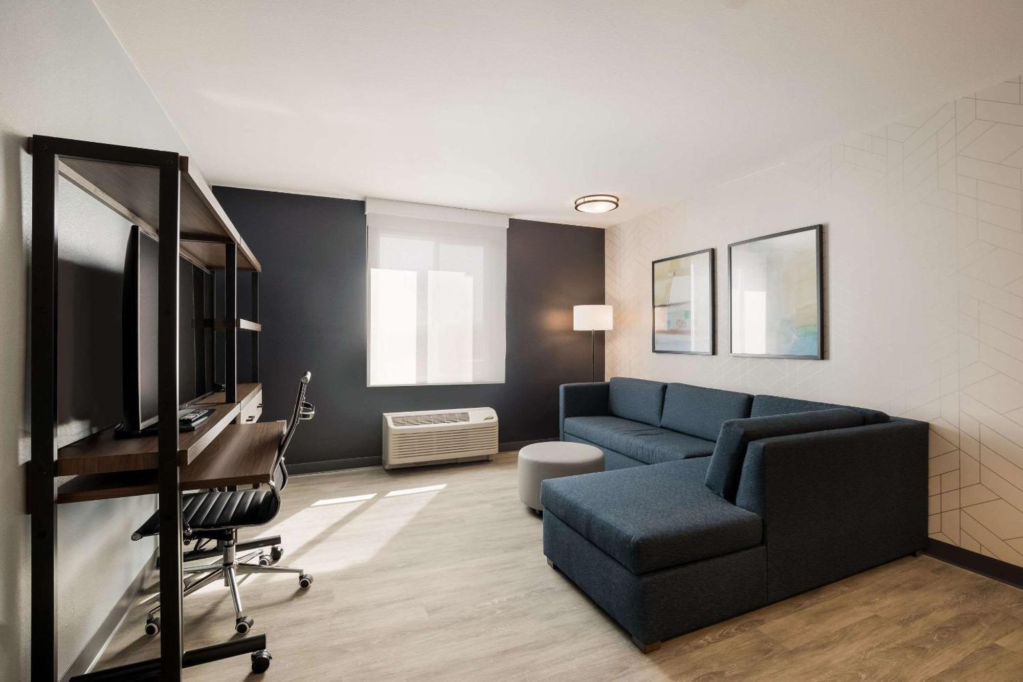Everhome Suites Corona Exterior photo